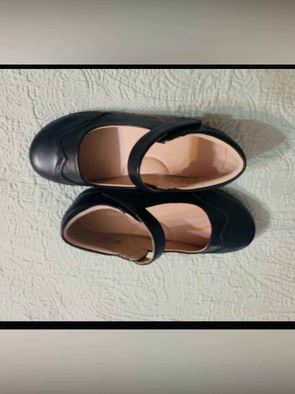 Dream Pairs blk girls uniform flats w/velcro closure, sz 4, barely used.